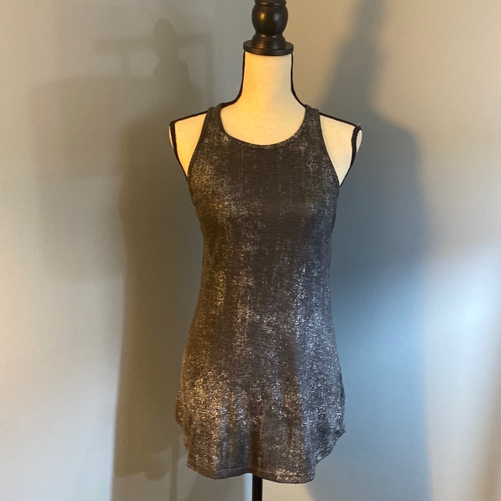 Mosimo sleeveless sparkly top size Small. EUC